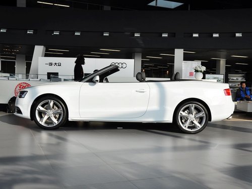 奥迪(进口)  A5 Cabriolet 2.0T AT 车辆左正侧视角
