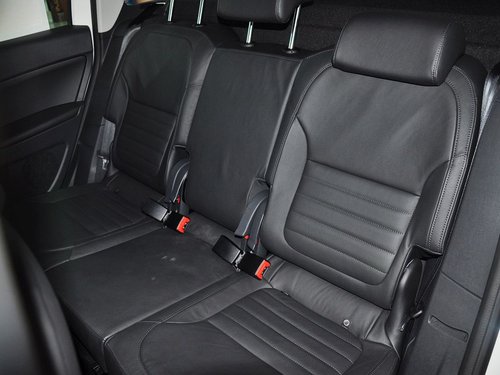 斯柯达(进口)  1.8T DCT 第二排座椅45度视角