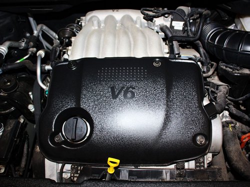 起亚(进口)  起亚VQ-R 2.7L AT 发动机主体特写