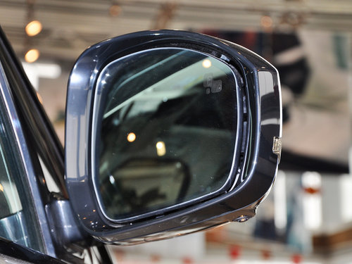 路虎  揽胜5.0 V8 反光镜外侧下视