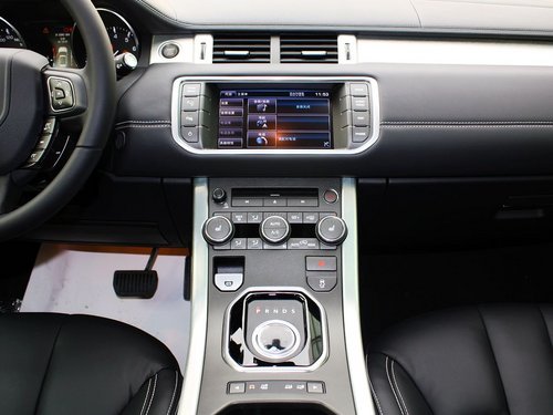 路虎  2.0T 自动 中控仪表台总特写