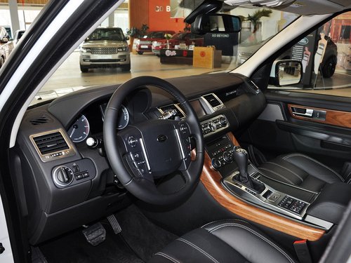 路虎  揽胜运动版 5.0T AT 中控台左侧