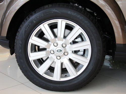 路虎  第四代发现 3.0T AT 前轮整体照片