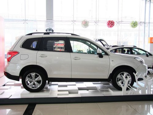 斯巴鲁  森林人 2.0L CVT 车辆正右侧