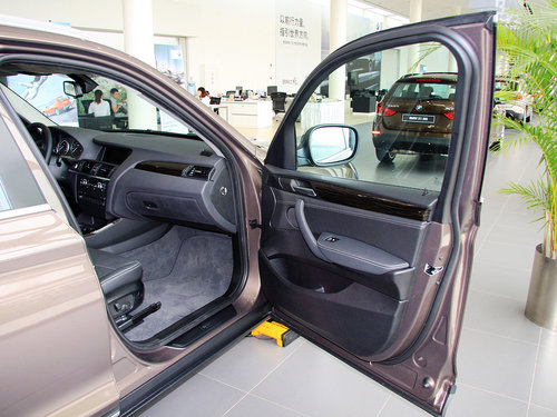 宝马(进口) 2.0T 右前车门45度视角