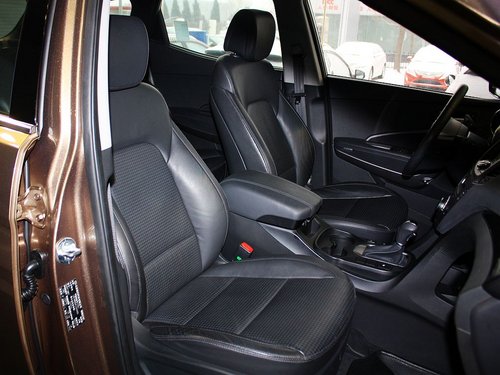 北京现代 2.0T AT 副驾驶席座椅45度特写