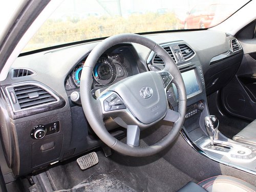 北京汽车(绅宝)  2.3T 自动 中控台左侧