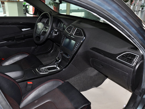 北京汽车(绅宝)  2.3T 自动 中控台右侧