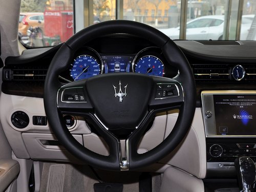 玛莎拉蒂  3.0T 方向盘整体