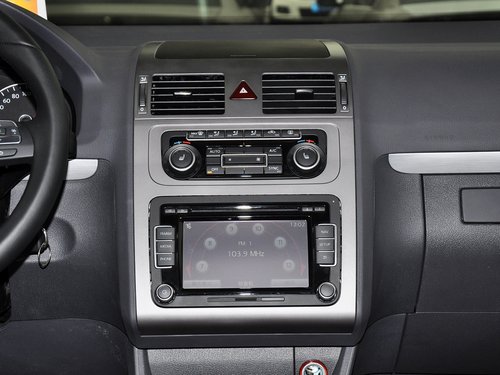 上海大众 途安 1.4tsi 中控仪表台总特写高清图片