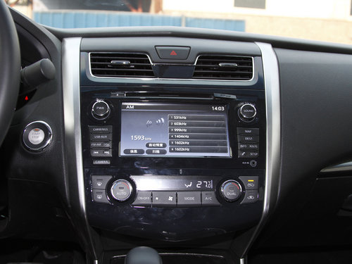 东风日产 天籁 2.5L CVT 中控仪表台总特写