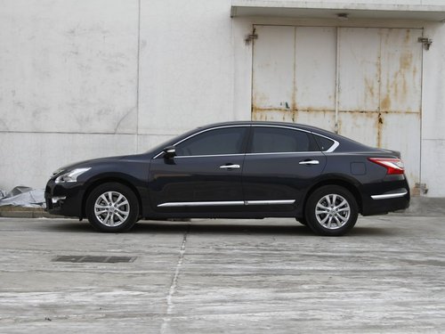 东风日产 天籁 2.5L CVT 车辆左正侧视角