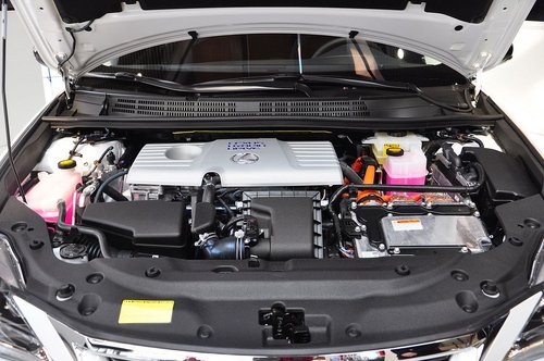 雷克萨斯  CT200h 1.8L CVT 发动机局部特写