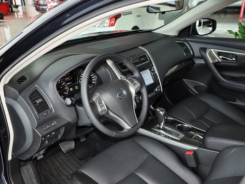 东风日产  天籁 2.5XL NAVI-Tech 中控台左侧