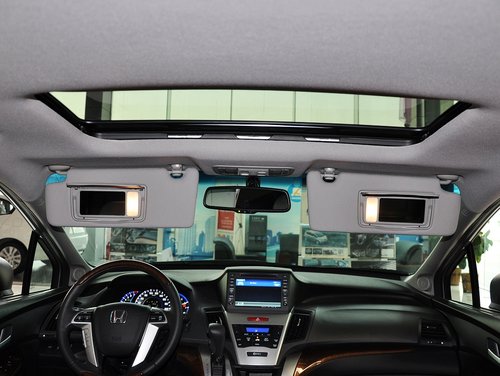 广汽本田 2.4L 自动 前遮阳板打开