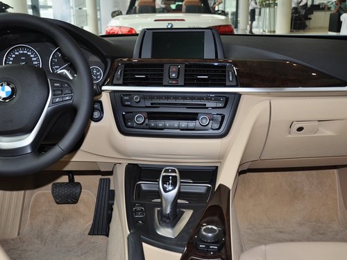 华晨宝马  328Li 2.0T 中控仪表台总特写