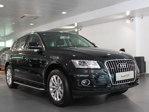 一汽奥迪  40 TFSI quattro 车辆右侧45度角