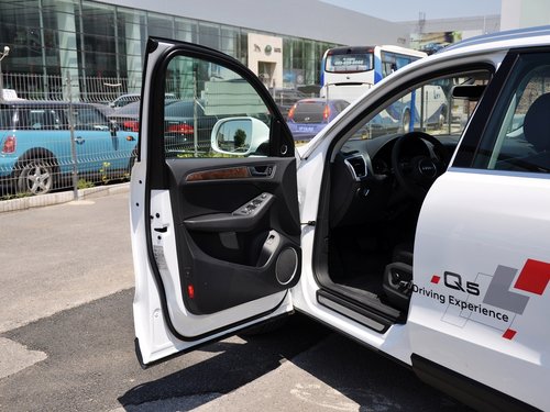 一汽奥迪  奥迪Q5 40 TFSI quattro 左前车门45度视角