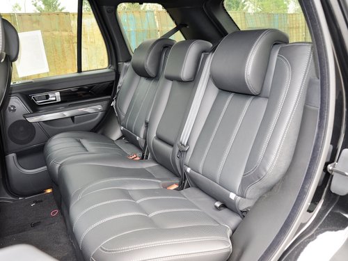 路虎  揽胜运动版 5.0 V8 NA 第二排座椅45度视角