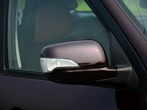 海马汽车 2.0L 手动 反光镜外侧正视