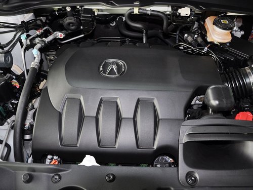 讴歌  3.0L 自动 发动机主体特写