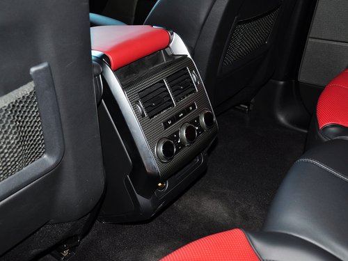 路虎  5.0T 自动 前排座椅中央后方整体