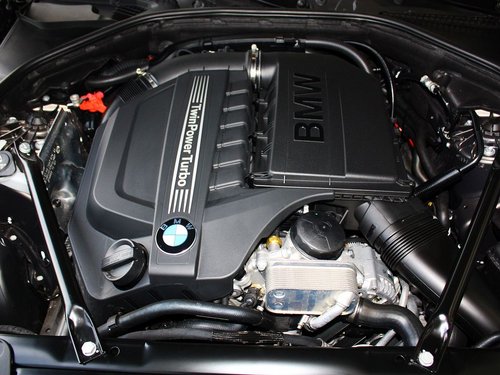 华晨宝马  3.0T 自动 发动机主体特写