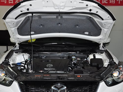 长安马自达  2.5L 自动 发动机局部特写