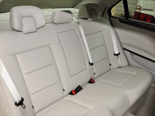 北京奔驰 E260L 第二排座椅45度视角