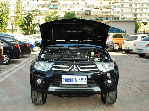 广汽三菱  3.0L 自动 车辆发动机舱整体