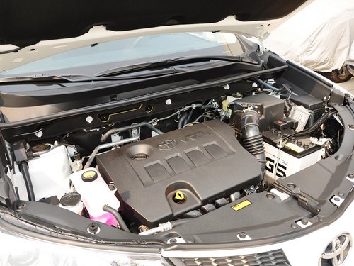 一汽丰田  2.0L CVT 发动机主体特写