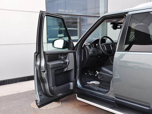 路虎  3.0 V6 SC 左前车门45度视角