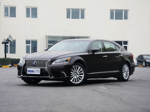 雷克萨斯  600hL 车辆左前45度视角