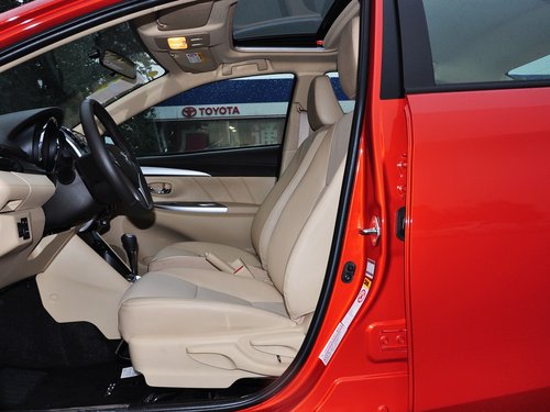 一汽丰田  1.5L 自动 驾驶席座椅正视图