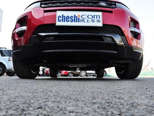 路虎  2.0T 前发动机底部特写