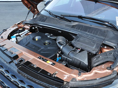 路虎  2.0T 发动机主体特写