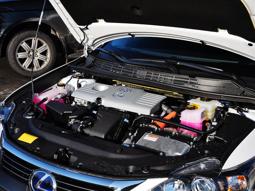雷克萨斯  200h 1.8L CVT 发动机主体特写