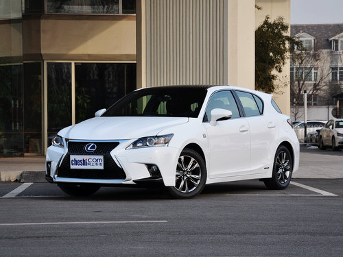 雷克萨斯  200h 1.8L CVT 车辆左前45度视角