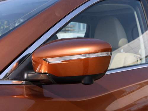 东风日产  基本型 反光镜外侧正视