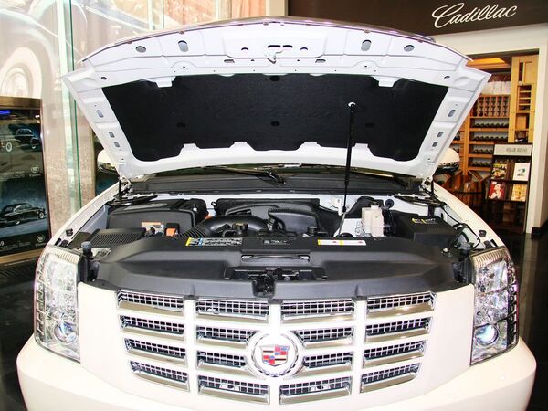 凱迪拉克(進(jìn)口)  6.0 CVT 發(fā)動(dòng)機(jī)局部特寫