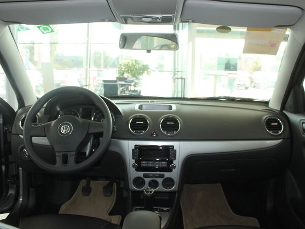 上海大众  1.6L 手动 中控台整体