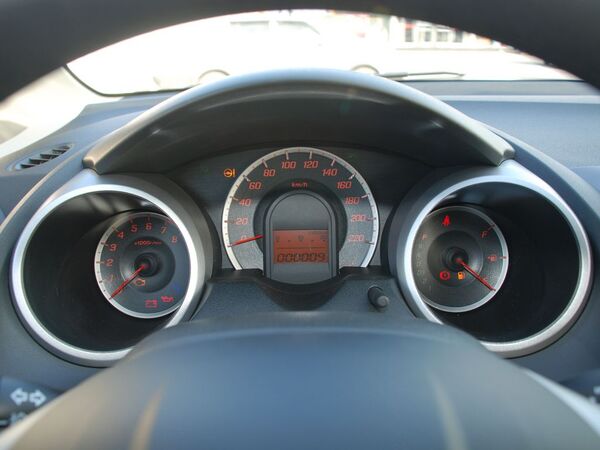 广汽本田  1.5L 自动 方向盘后方仪表盘