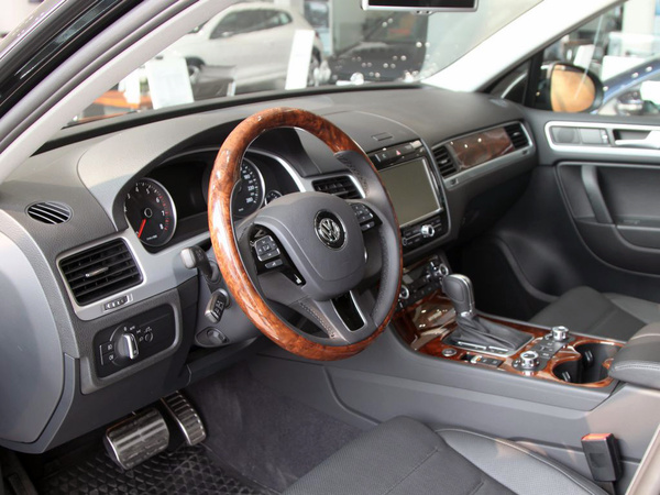 大众(进口) V6 TSI 中控台左侧