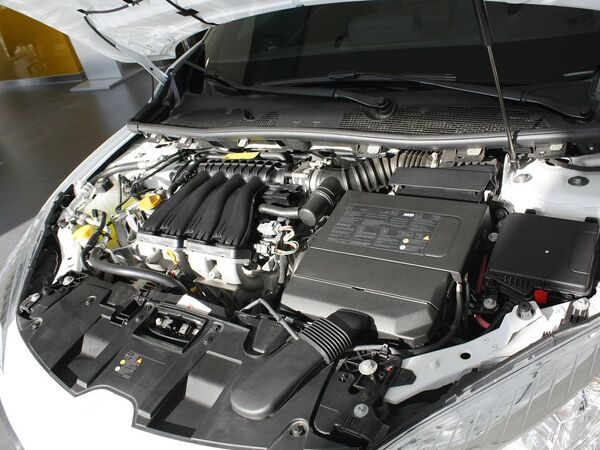 雷诺  2.0 CVT 发动机主体特写