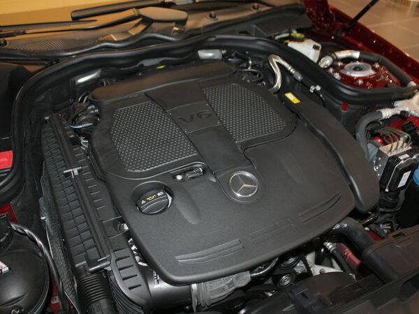奔驰(进口)  CLS300 3.0L 发动机主体特写