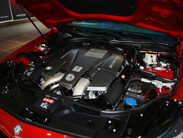 奔驰AMG  CLS63 5.5T 发动机主体特写