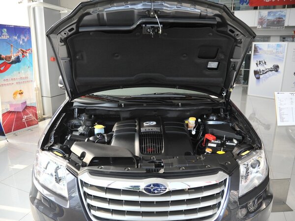 斯巴鲁  3.6L 自动 发动机局部特写