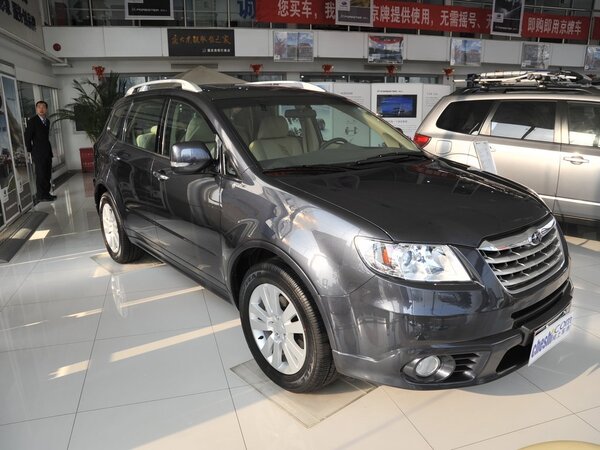 斯巴鲁  3.6L 自动 车辆右侧45度角