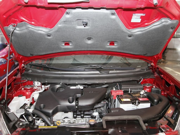 东风日产  2.5L CVT 发动机局部特写