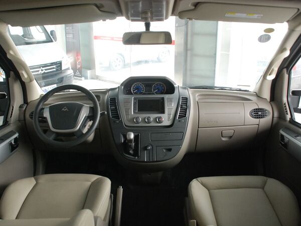 上汽MAXUS大通 2.5T 手动 中控台整体